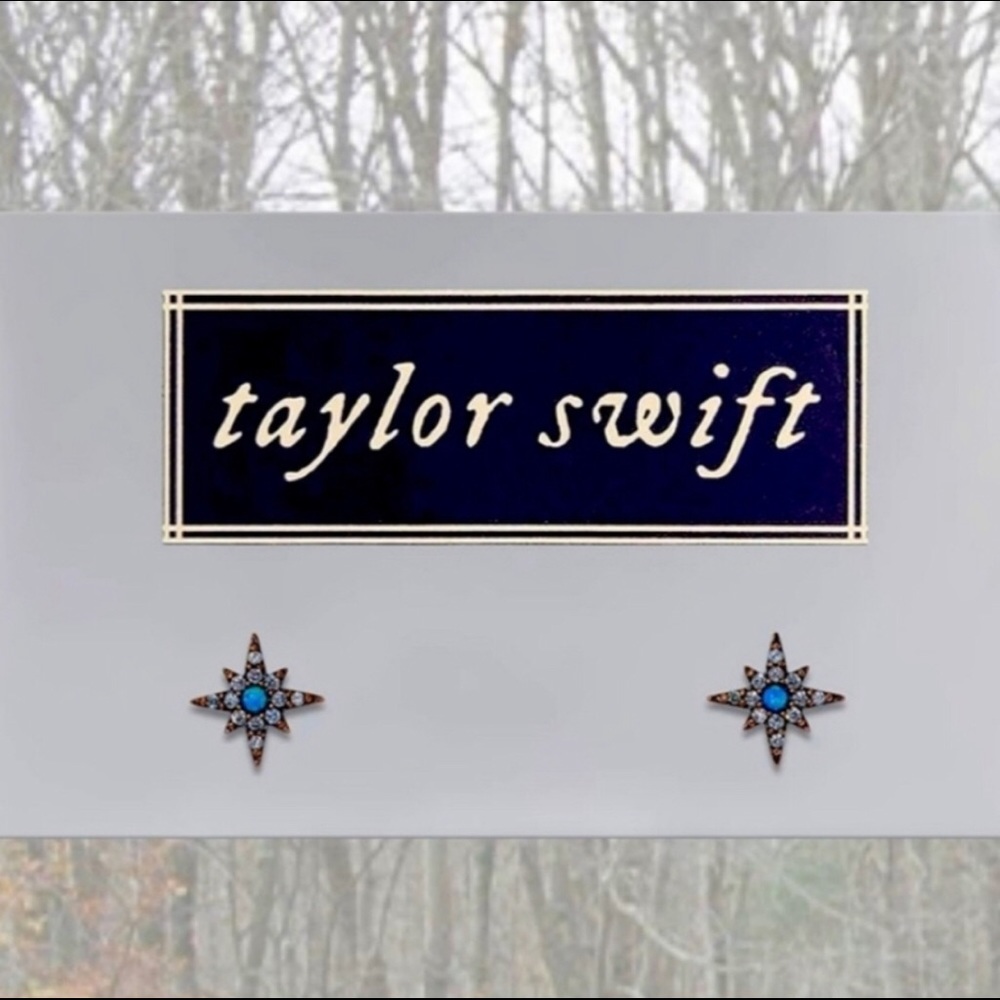 Taylor Swift Opal Eyes earrings 💙